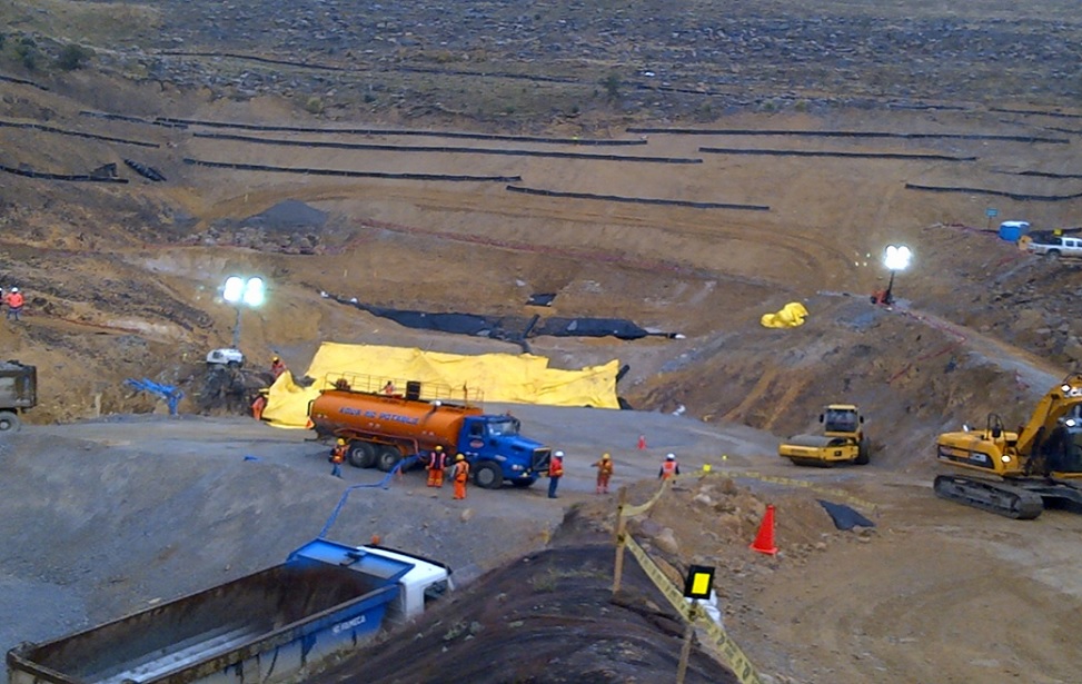 CONSTRUCCIÓN DEL RAW WATER POND